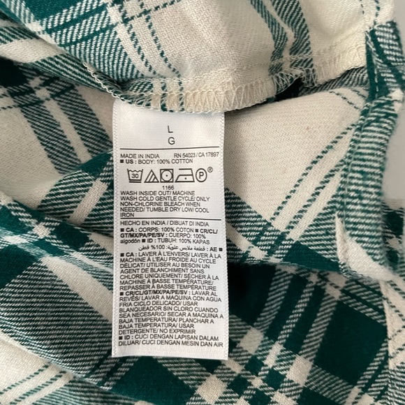 NWT Old Navy Cream and Green Long Sleeve Button Down Flannel Shirt - Picture 7 of 8